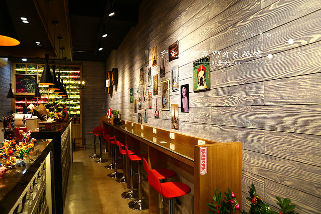 Senza Fine 夏妃創意餐飲：[台中♥逢甲夜市]Senza Fine 夏妃創意餐飲。雞蛋仔*手工義式冰淇淋(愛評體驗團)