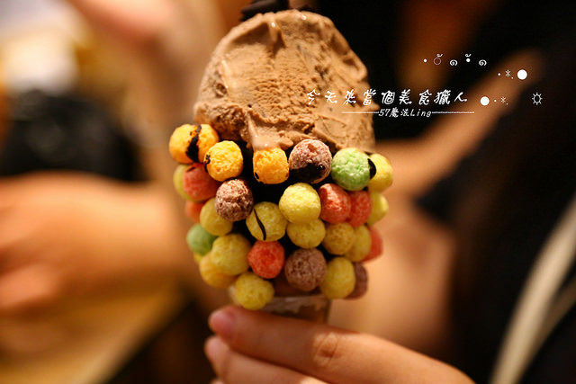 Senza Fine 夏妃創意餐飲：[台中♥逢甲夜市]Senza Fine 夏妃創意餐飲。雞蛋仔*手工義式冰淇淋(愛評體驗團)