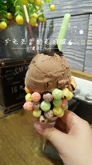 Senza Fine 夏妃創意餐飲：[台中♥逢甲夜市]Senza Fine 夏妃創意餐飲。雞蛋仔*手工義式冰淇淋(愛評體驗團)