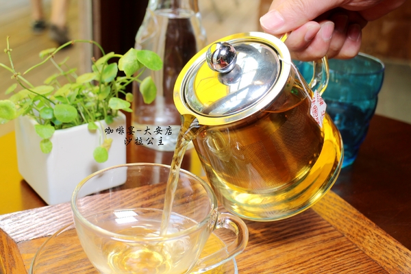 咖啡宴:台北東區不限時咖啡廳『咖啡宴-大安店』手沖咖啡/近微風廣場/寵物友善