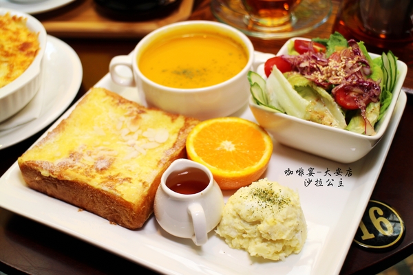 咖啡宴:台北東區不限時咖啡廳『咖啡宴-大安店』手沖咖啡/近微風廣場/寵物友善