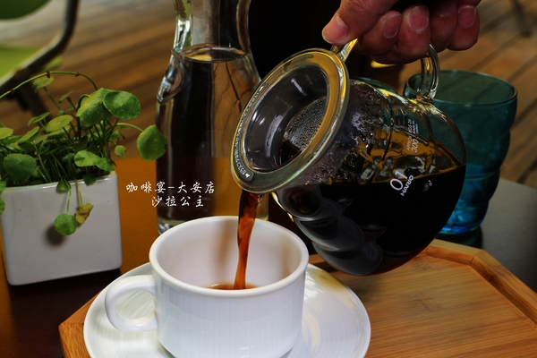 咖啡宴:台北東區不限時咖啡廳『咖啡宴-大安店』手沖咖啡/近微風廣場/寵物友善