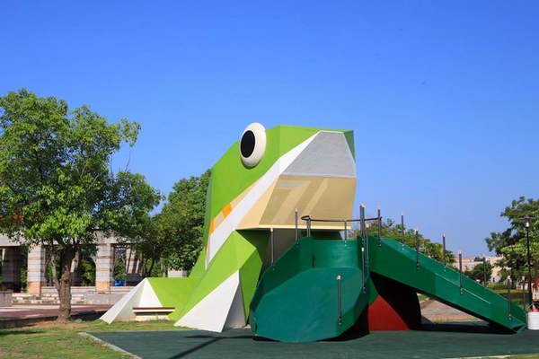 南故宮235新樂園:【嘉義景點】235新樂園~哇~可愛動物找童心,黑琵滑梯&諸羅蛙堡及藍腹鷴之家遊樂設施,三種保育類生物一次樂遊玩個夠