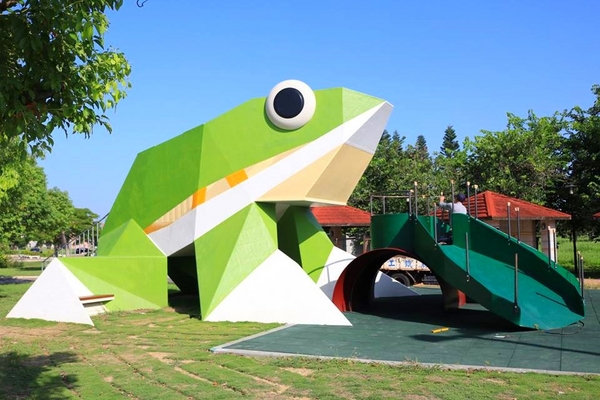 南故宮235新樂園:【嘉義景點】235新樂園~哇~可愛動物找童心,黑琵滑梯&諸羅蛙堡及藍腹鷴之家遊樂設施,三種保育類生物一次樂遊玩個夠