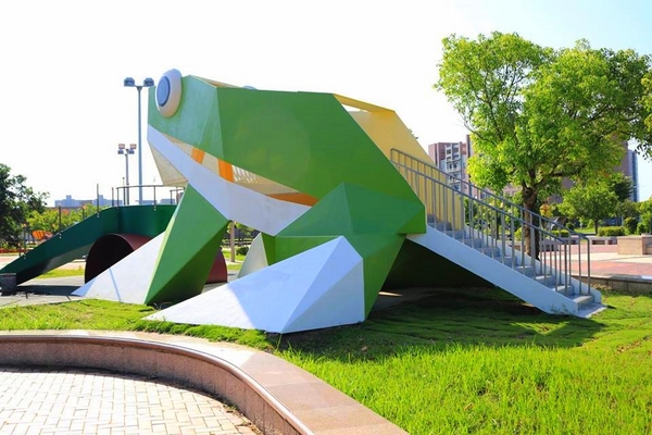 南故宮235新樂園:【嘉義景點】235新樂園~哇~可愛動物找童心,黑琵滑梯&諸羅蛙堡及藍腹鷴之家遊樂設施,三種保育類生物一次樂遊玩個夠