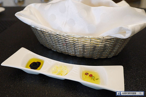 La Riche Cellier瑞德餐廳(台北店)：◆台北內湖。捷運劍南路站【La Riche Cellier瑞德餐廳-台北店】以酒入菜的完美結合。內湖約會餐廳。內湖餐酒館