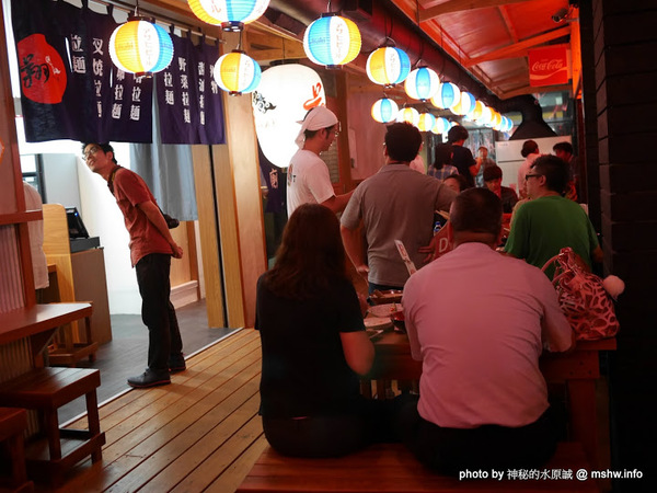 三代目安兵衛 台湾一號店：【食記】台中三代目屋台餃子安兵衛-台灣一號店@西區中美橫丁Hirome ひろめ横丁&廣三SOGO-捷運BRT科博館 : 弘人市場在台灣!輕鬆享受高知飲食文化