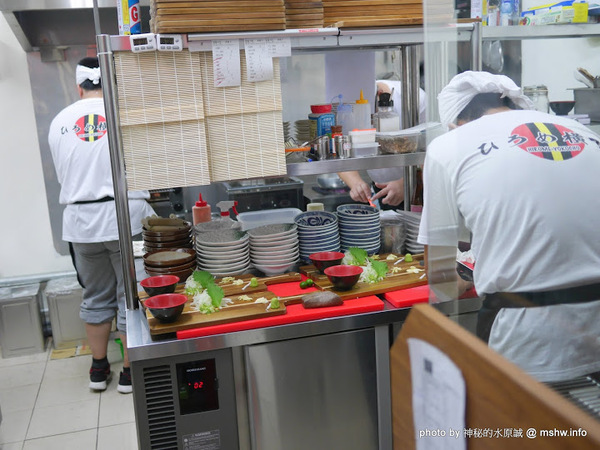 三代目安兵衛 台湾一號店：【食記】台中三代目屋台餃子安兵衛-台灣一號店@西區中美橫丁Hirome ひろめ横丁&廣三SOGO-捷運BRT科博館 : 弘人市場在台灣!輕鬆享受高知飲食文化