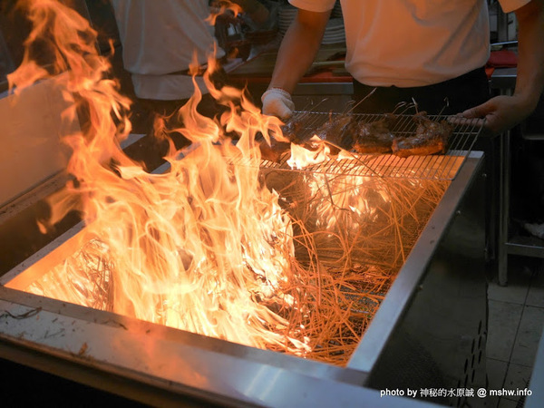 三代目安兵衛 台湾一號店：【食記】台中三代目屋台餃子安兵衛-台灣一號店@西區中美橫丁Hirome ひろめ横丁&廣三SOGO-捷運BRT科博館 : 弘人市場在台灣!輕鬆享受高知飲食文化