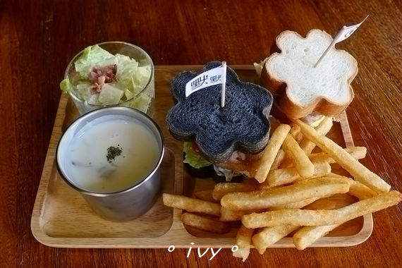 默默： 【新竹美食】默默。花朵三明治 & 無臉男、龍貓療癒甜點