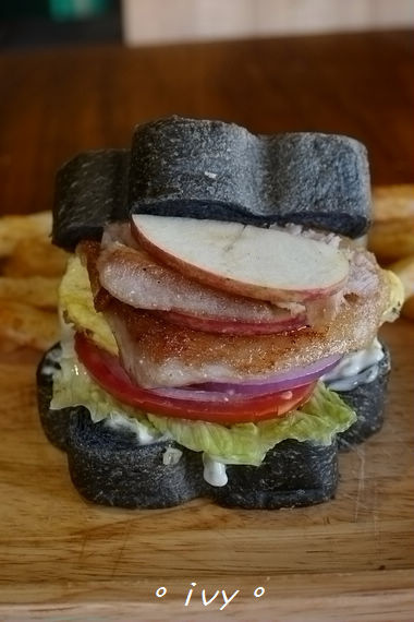 默默： 【新竹美食】默默。花朵三明治 & 無臉男、龍貓療癒甜點