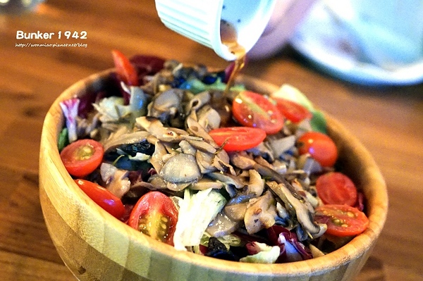 Bunker 1942:【忠孝敦化餐酒館 推薦】以二戰時期為主題又有超酷射擊場! ✿✿ Bunker 1942 ✿✿ (完整菜單/酒單)