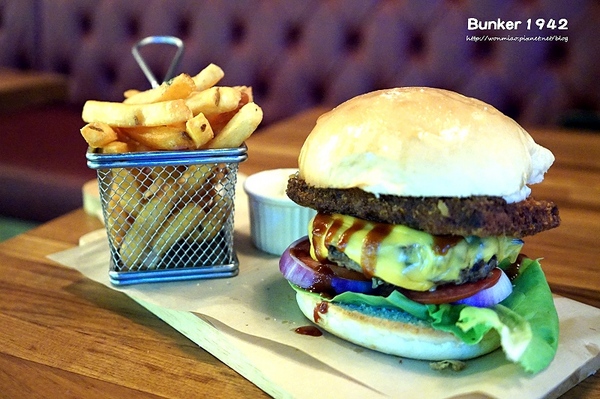 Bunker 1942:【忠孝敦化餐酒館 推薦】以二戰時期為主題又有超酷射擊場! ✿✿ Bunker 1942 ✿✿ (完整菜單/酒單)