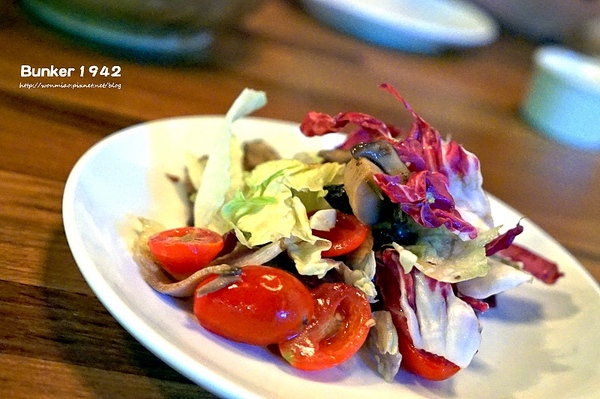 Bunker 1942:【忠孝敦化餐酒館 推薦】以二戰時期為主題又有超酷射擊場! ✿✿ Bunker 1942 ✿✿ (完整菜單/酒單)
