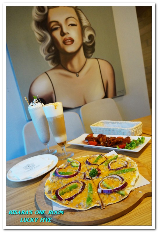 Lucky5 Light Cafe：國父紀念館輕食下午茶．坐設計陽光屋啜咖啡喀薄脆餅──LUCKY FIVE