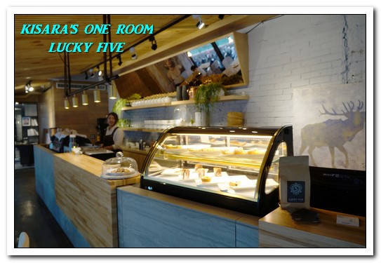 Lucky5 Light Cafe：國父紀念館輕食下午茶．坐設計陽光屋啜咖啡喀薄脆餅──LUCKY FIVE