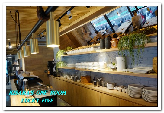 Lucky5 Light Cafe：國父紀念館輕食下午茶．坐設計陽光屋啜咖啡喀薄脆餅──LUCKY FIVE