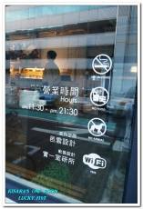 Lucky5 Light Cafe：國父紀念館輕食下午茶．坐設計陽光屋啜咖啡喀薄脆餅──LUCKY FIVE