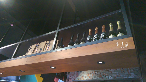 Andy'z cafe：【高雄/食﹡前鎮】紅線凱旋站．超厚實手作漢堡排．Andy'z cafe