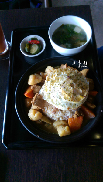 Andy'z cafe：【高雄/食﹡前鎮】紅線凱旋站．超厚實手作漢堡排．Andy'z cafe