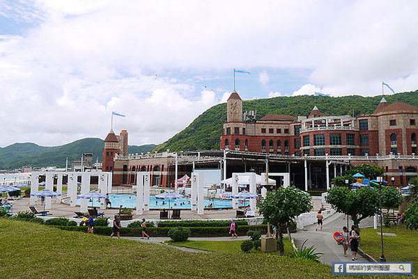 太平洋翡翠灣夏日樂園：◆新北萬里【太平洋翡翠灣夏日樂園】海洋、沙灘、比基尼～到翡翠灣一起FUN暑假。北海岸風景區。水上樂園。渡假盛地。大型滑水道。水上摩托車。香焦船。衝浪戲水