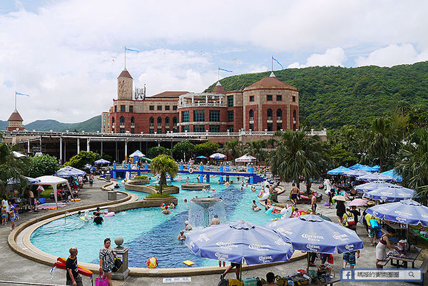 太平洋翡翠灣夏日樂園：◆新北萬里【太平洋翡翠灣夏日樂園】海洋、沙灘、比基尼～到翡翠灣一起FUN暑假。北海岸風景區。水上樂園。渡假盛地。大型滑水道。水上摩托車。香焦船。衝浪戲水