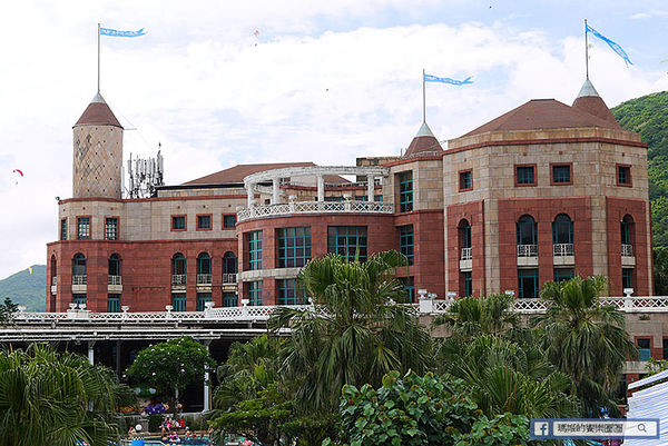 太平洋翡翠灣夏日樂園：◆新北萬里【太平洋翡翠灣夏日樂園】海洋、沙灘、比基尼～到翡翠灣一起FUN暑假。北海岸風景區。水上樂園。渡假盛地。大型滑水道。水上摩托車。香焦船。衝浪戲水