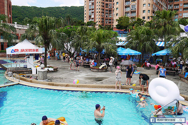 太平洋翡翠灣夏日樂園：◆新北萬里【太平洋翡翠灣夏日樂園】海洋、沙灘、比基尼～到翡翠灣一起FUN暑假。北海岸風景區。水上樂園。渡假盛地。大型滑水道。水上摩托車。香焦船。衝浪戲水