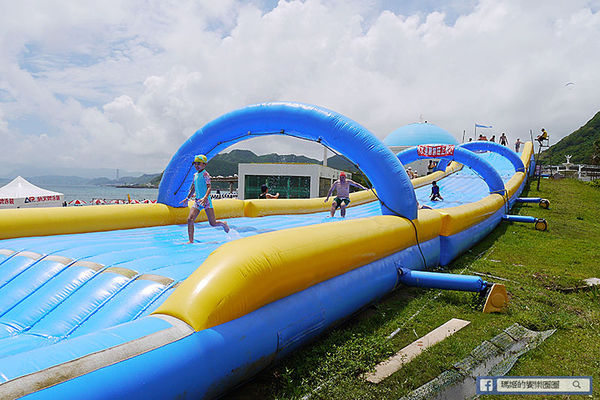 太平洋翡翠灣夏日樂園：◆新北萬里【太平洋翡翠灣夏日樂園】海洋、沙灘、比基尼～到翡翠灣一起FUN暑假。北海岸風景區。水上樂園。渡假盛地。大型滑水道。水上摩托車。香焦船。衝浪戲水