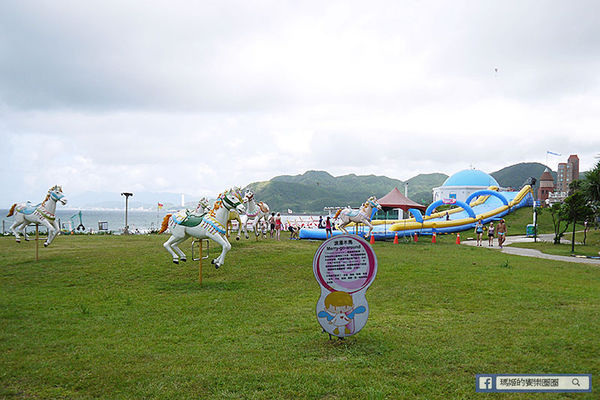 太平洋翡翠灣夏日樂園：◆新北萬里【太平洋翡翠灣夏日樂園】海洋、沙灘、比基尼～到翡翠灣一起FUN暑假。北海岸風景區。水上樂園。渡假盛地。大型滑水道。水上摩托車。香焦船。衝浪戲水
