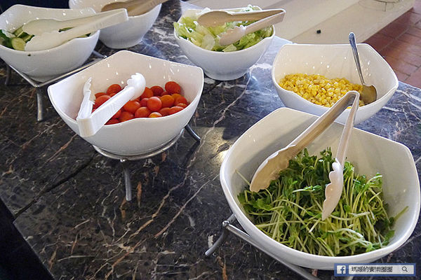 太平洋翡翠灣夏日樂園：◆新北萬里【太平洋翡翠灣夏日樂園】海洋、沙灘、比基尼～到翡翠灣一起FUN暑假。北海岸風景區。水上樂園。渡假盛地。大型滑水道。水上摩托車。香焦船。衝浪戲水