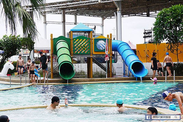 太平洋翡翠灣夏日樂園：◆新北萬里【太平洋翡翠灣夏日樂園】海洋、沙灘、比基尼～到翡翠灣一起FUN暑假。北海岸風景區。水上樂園。渡假盛地。大型滑水道。水上摩托車。香焦船。衝浪戲水