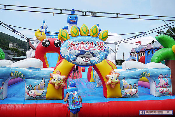 太平洋翡翠灣夏日樂園：◆新北萬里【太平洋翡翠灣夏日樂園】海洋、沙灘、比基尼～到翡翠灣一起FUN暑假。北海岸風景區。水上樂園。渡假盛地。大型滑水道。水上摩托車。香焦船。衝浪戲水