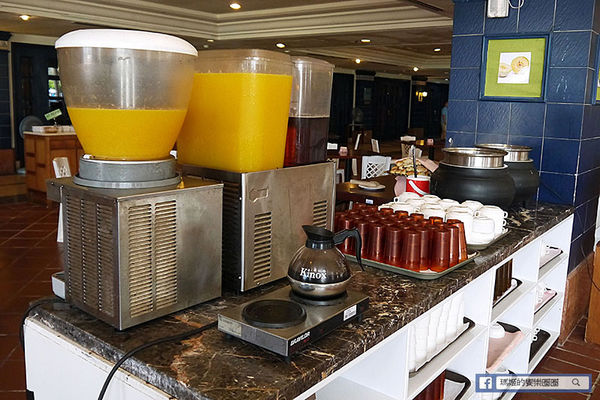 太平洋翡翠灣夏日樂園：◆新北萬里【太平洋翡翠灣夏日樂園】海洋、沙灘、比基尼～到翡翠灣一起FUN暑假。北海岸風景區。水上樂園。渡假盛地。大型滑水道。水上摩托車。香焦船。衝浪戲水