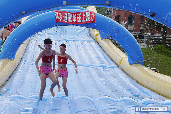 太平洋翡翠灣夏日樂園：◆新北萬里【太平洋翡翠灣夏日樂園】海洋、沙灘、比基尼～到翡翠灣一起FUN暑假。北海岸風景區。水上樂園。渡假盛地。大型滑水道。水上摩托車。香焦船。衝浪戲水