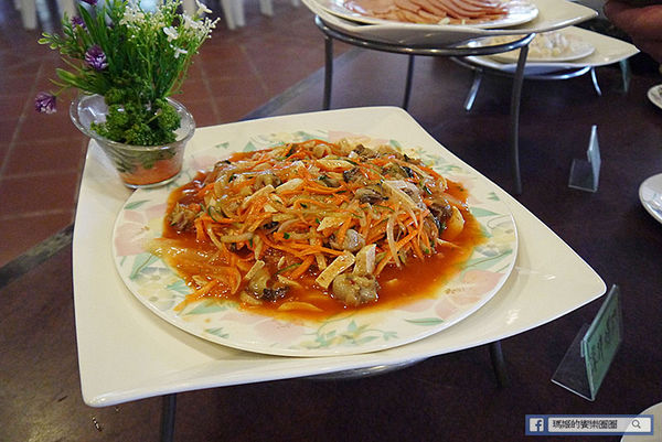 太平洋翡翠灣夏日樂園：◆新北萬里【太平洋翡翠灣夏日樂園】海洋、沙灘、比基尼～到翡翠灣一起FUN暑假。北海岸風景區。水上樂園。渡假盛地。大型滑水道。水上摩托車。香焦船。衝浪戲水