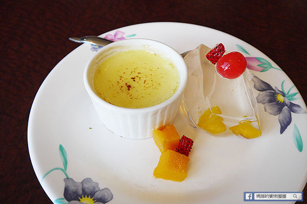 太平洋翡翠灣夏日樂園：◆新北萬里【太平洋翡翠灣夏日樂園】海洋、沙灘、比基尼～到翡翠灣一起FUN暑假。北海岸風景區。水上樂園。渡假盛地。大型滑水道。水上摩托車。香焦船。衝浪戲水