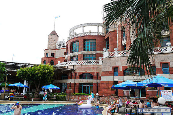 太平洋翡翠灣夏日樂園：◆新北萬里【太平洋翡翠灣夏日樂園】海洋、沙灘、比基尼～到翡翠灣一起FUN暑假。北海岸風景區。水上樂園。渡假盛地。大型滑水道。水上摩托車。香焦船。衝浪戲水