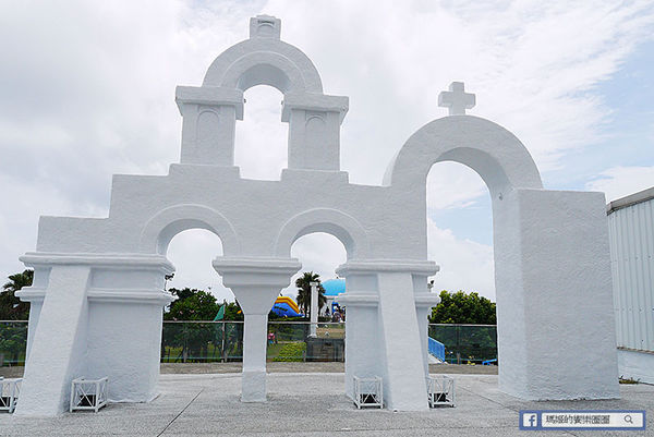 太平洋翡翠灣夏日樂園：◆新北萬里【太平洋翡翠灣夏日樂園】海洋、沙灘、比基尼～到翡翠灣一起FUN暑假。北海岸風景區。水上樂園。渡假盛地。大型滑水道。水上摩托車。香焦船。衝浪戲水