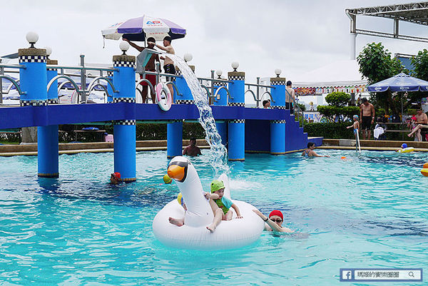 太平洋翡翠灣夏日樂園：◆新北萬里【太平洋翡翠灣夏日樂園】海洋、沙灘、比基尼～到翡翠灣一起FUN暑假。北海岸風景區。水上樂園。渡假盛地。大型滑水道。水上摩托車。香焦船。衝浪戲水