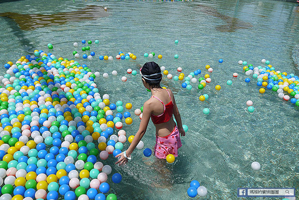 太平洋翡翠灣夏日樂園：◆新北萬里【太平洋翡翠灣夏日樂園】海洋、沙灘、比基尼～到翡翠灣一起FUN暑假。北海岸風景區。水上樂園。渡假盛地。大型滑水道。水上摩托車。香焦船。衝浪戲水