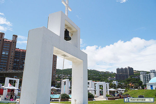 太平洋翡翠灣夏日樂園：◆新北萬里【太平洋翡翠灣夏日樂園】海洋、沙灘、比基尼～到翡翠灣一起FUN暑假。北海岸風景區。水上樂園。渡假盛地。大型滑水道。水上摩托車。香焦船。衝浪戲水
