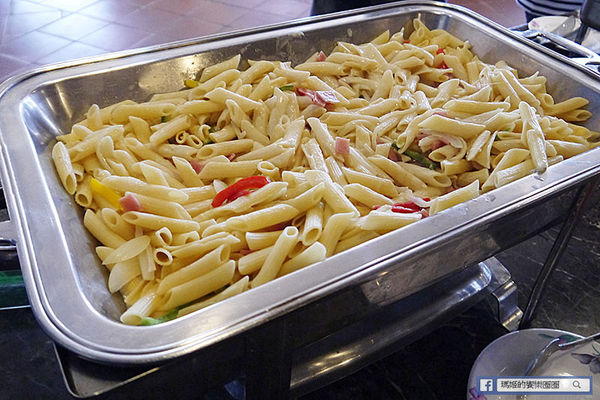 太平洋翡翠灣夏日樂園：◆新北萬里【太平洋翡翠灣夏日樂園】海洋、沙灘、比基尼～到翡翠灣一起FUN暑假。北海岸風景區。水上樂園。渡假盛地。大型滑水道。水上摩托車。香焦船。衝浪戲水