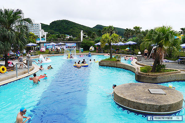 太平洋翡翠灣夏日樂園：◆新北萬里【太平洋翡翠灣夏日樂園】海洋、沙灘、比基尼～到翡翠灣一起FUN暑假。北海岸風景區。水上樂園。渡假盛地。大型滑水道。水上摩托車。香焦船。衝浪戲水