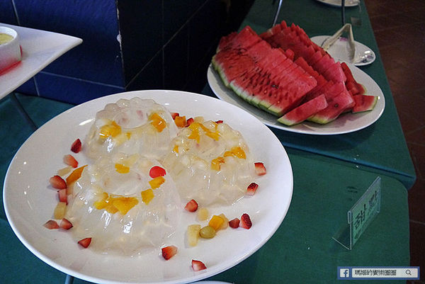 太平洋翡翠灣夏日樂園：◆新北萬里【太平洋翡翠灣夏日樂園】海洋、沙灘、比基尼～到翡翠灣一起FUN暑假。北海岸風景區。水上樂園。渡假盛地。大型滑水道。水上摩托車。香焦船。衝浪戲水