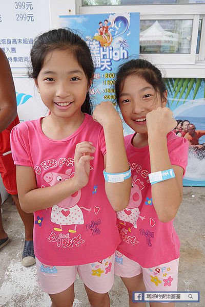 太平洋翡翠灣夏日樂園：◆新北萬里【太平洋翡翠灣夏日樂園】海洋、沙灘、比基尼～到翡翠灣一起FUN暑假。北海岸風景區。水上樂園。渡假盛地。大型滑水道。水上摩托車。香焦船。衝浪戲水