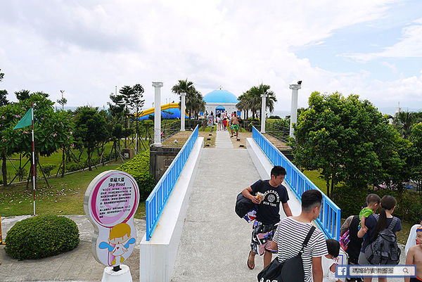 太平洋翡翠灣夏日樂園：◆新北萬里【太平洋翡翠灣夏日樂園】海洋、沙灘、比基尼～到翡翠灣一起FUN暑假。北海岸風景區。水上樂園。渡假盛地。大型滑水道。水上摩托車。香焦船。衝浪戲水