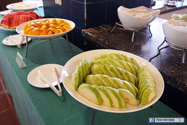太平洋翡翠灣夏日樂園：◆新北萬里【太平洋翡翠灣夏日樂園】海洋、沙灘、比基尼～到翡翠灣一起FUN暑假。北海岸風景區。水上樂園。渡假盛地。大型滑水道。水上摩托車。香焦船。衝浪戲水