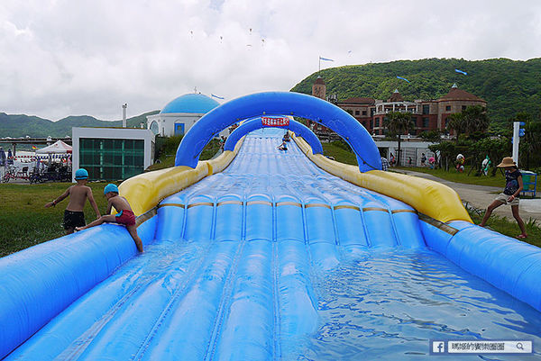 太平洋翡翠灣夏日樂園：◆新北萬里【太平洋翡翠灣夏日樂園】海洋、沙灘、比基尼～到翡翠灣一起FUN暑假。北海岸風景區。水上樂園。渡假盛地。大型滑水道。水上摩托車。香焦船。衝浪戲水
