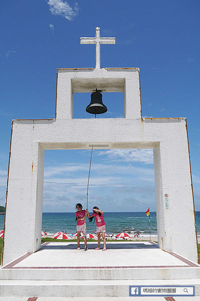 太平洋翡翠灣夏日樂園：◆新北萬里【太平洋翡翠灣夏日樂園】海洋、沙灘、比基尼～到翡翠灣一起FUN暑假。北海岸風景區。水上樂園。渡假盛地。大型滑水道。水上摩托車。香焦船。衝浪戲水